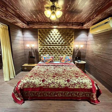 Hotel Shailly Inn 아흐메다바드 외부 사진