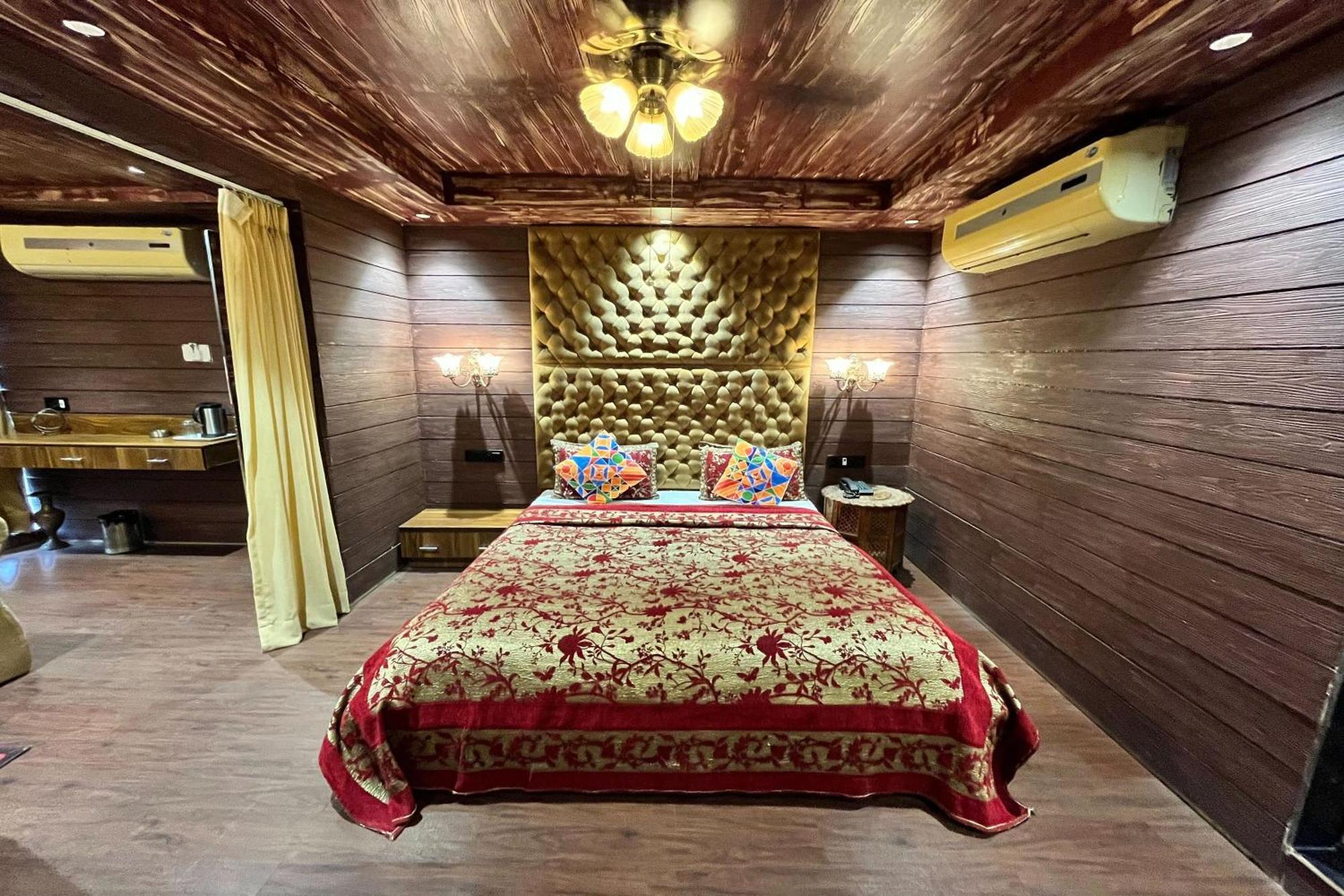 Hotel Shailly Inn 아흐메다바드 외부 사진