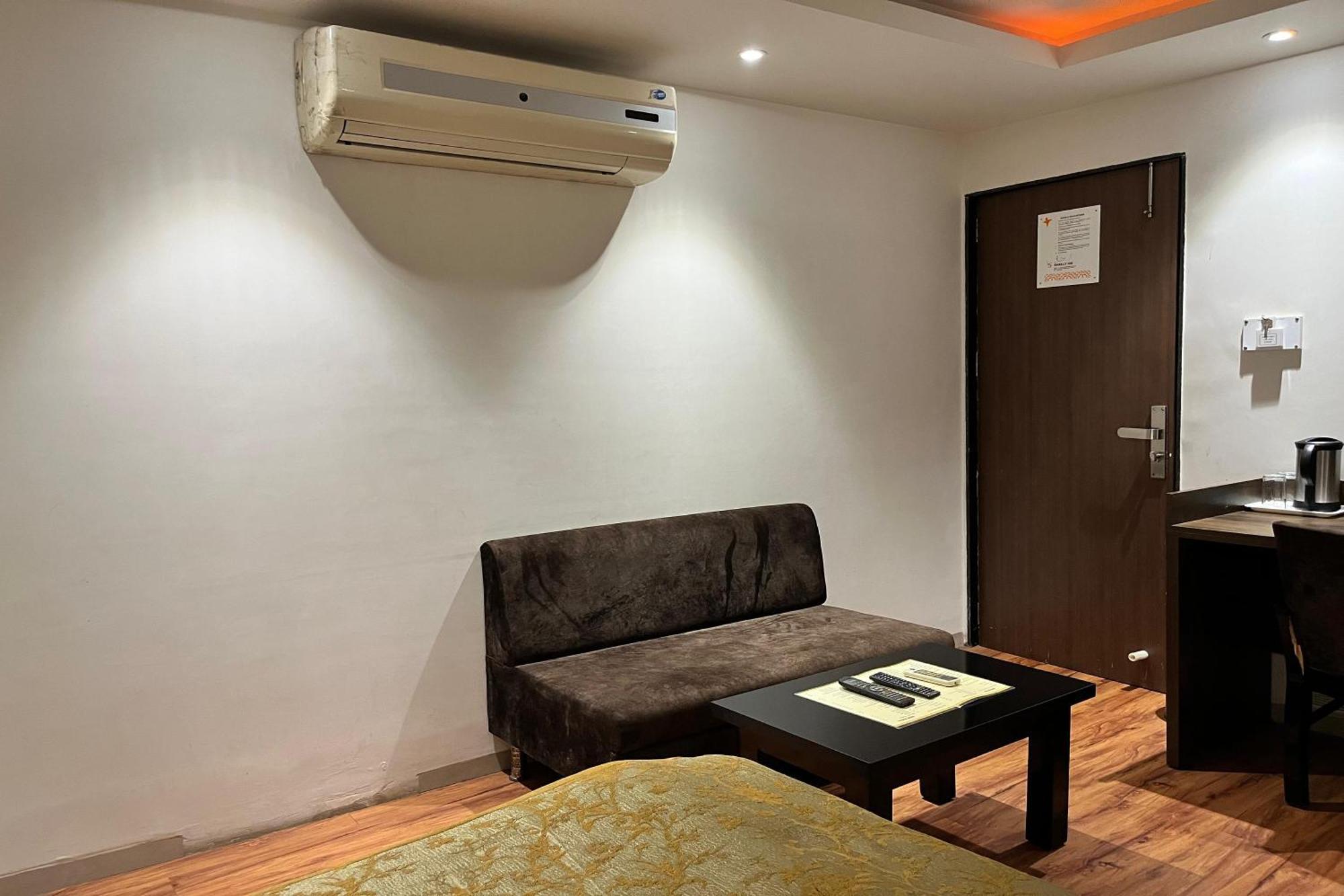Hotel Shailly Inn 아흐메다바드 외부 사진