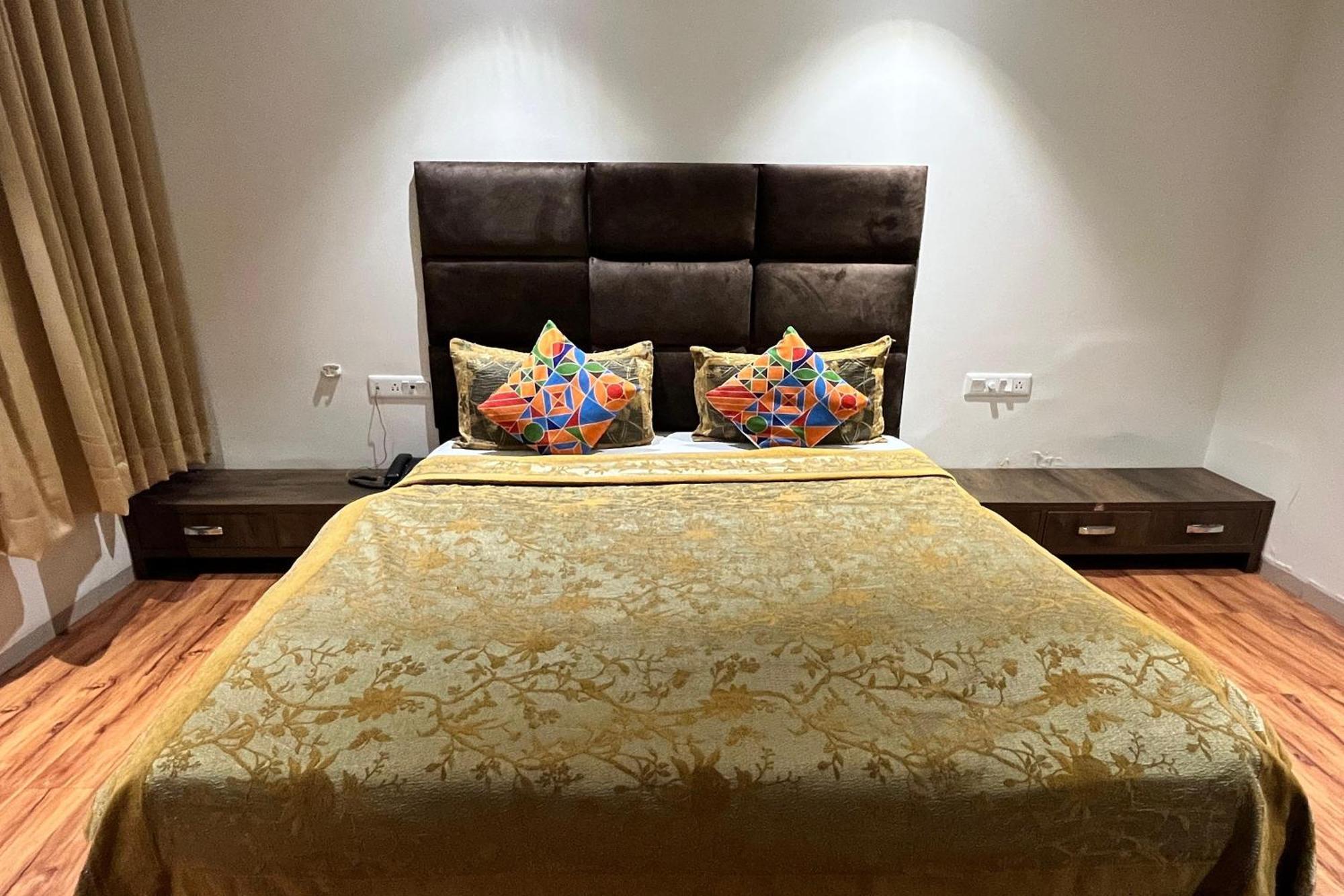 Hotel Shailly Inn 아흐메다바드 외부 사진