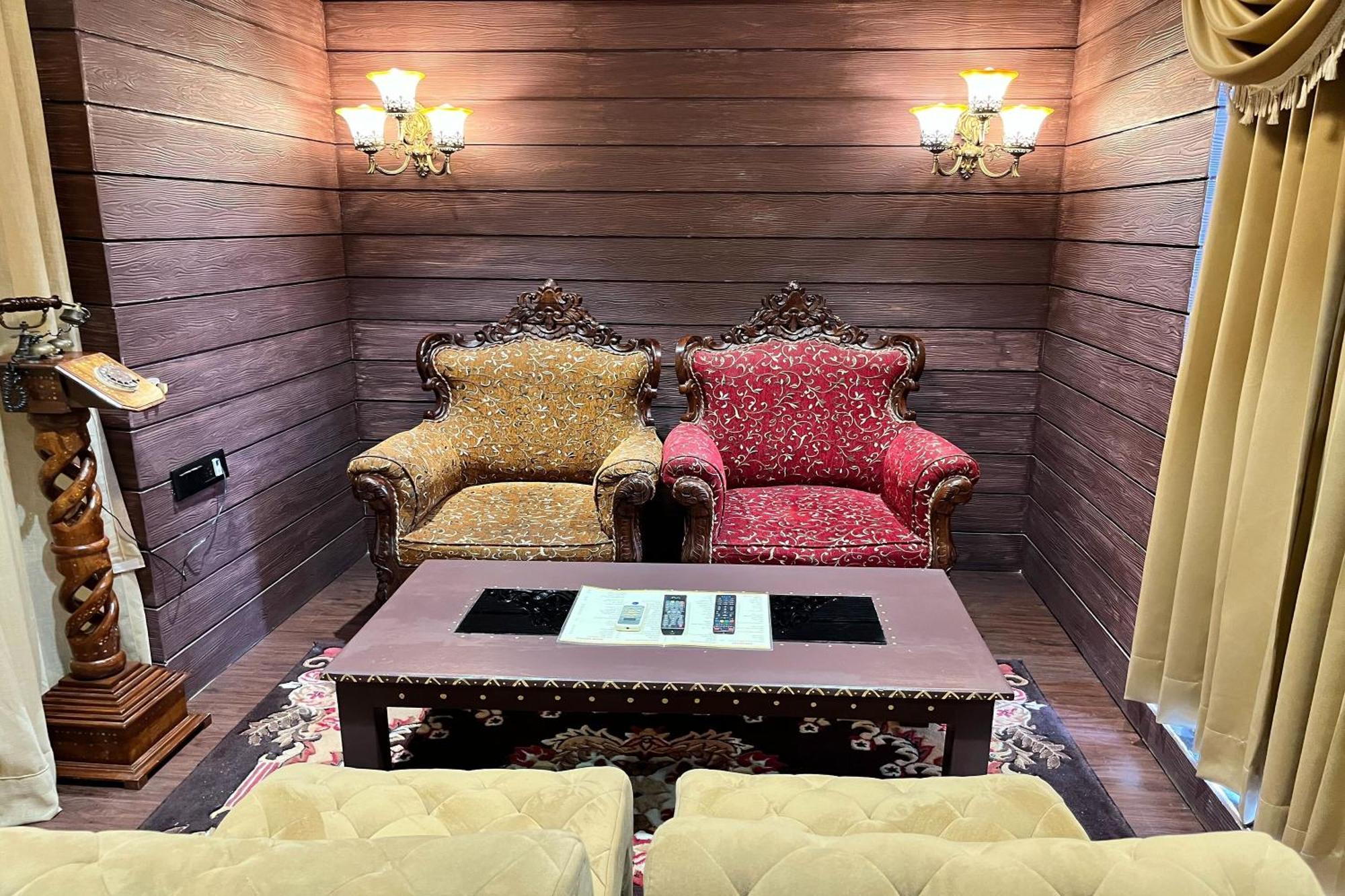 Hotel Shailly Inn 아흐메다바드 외부 사진